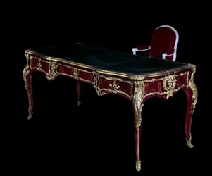 Møbler Louis XV: Office of the Dauphin-leilighet på toppen av svart marokkansk, dekorert med gyldne bronse med slipt gull, innlagt trebase av Aramante laget av BVRB (Bernard II Van Risen Burgh (etter 1696-1766))., Bibliotheque du Dauphin