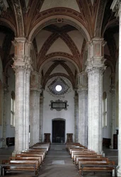 Innvendig utsikt over kirken Pienza