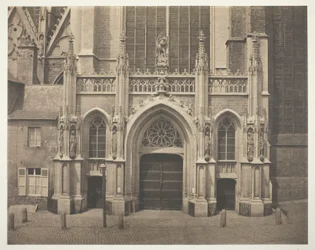 Uten tittel [Sørfasaden av tverrskipet til St. Michaels og St. Gudula-katedralen i Brussel, Belgia]