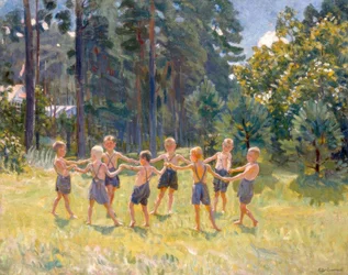 Rader med ringer i en lysning nær en dacha