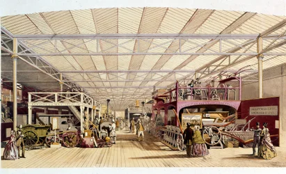 Industriell revolusjon: innvendig utsikt over gårdsmaskinpaviljongen ved Crystal Palace, bygget av Joseph Paxton for verdensutstillingen i 1851 i London (Hyde Park) 1800-tallet