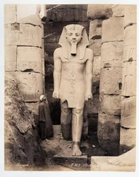 En statue av Ramses i Luxor - fotografi av Zangali-brødrene, sent på 1800-tallet