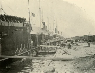 Ved kaien, 10. juni, spansk-amerikansk krig, 1898, 1899.
