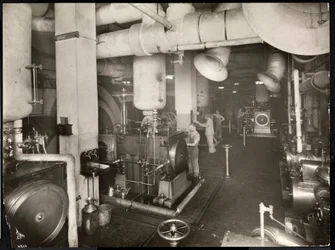 Et kjelerom på Hotel McAlpin, 1913 (sølv gelatintrykk)