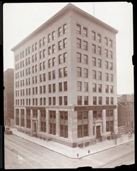 Utvendig visning av Parke, Davis und Co.-bygningen, Hudson und Vestry Streets, New York, 1910 (sølv gelatintrykk)