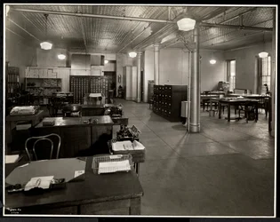 Hovedkontoret til Carolyn Laundry på 111 East 129th Street, East Harlem, New York, 1929 (sølv gelatintrykk)