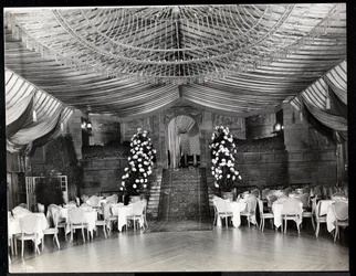 Mottaksrom på Ritz-Carlton Hotel, 1915 eller 1916 (sølv gelatintrykk)