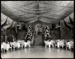 Mottaksrom på Ritz-Carlton Hotel, 1915 eller 1916 (sølv gelatintrykk)