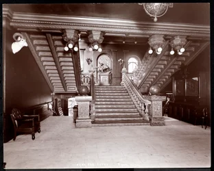 Trapp på Park Avenue Hotel, 1901 eller 1902 (sølv gelatintrykk)