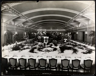 Bord dekket for en bankett på Ritz-Carlton Hotel, 1913 (sølv gelatintrykk)