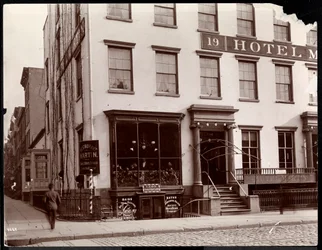 The Hotel Martin på 19 Lafayette Place, New York, 1896 (sølv gelatintrykk)
