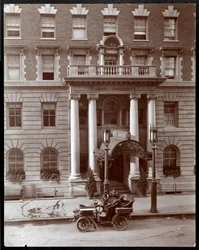 The Hotel Somerset, 150 West 47th Street, New York, 1904 (sølv gelatintrykk)