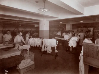 Vaskerommet på Hotel McAlpin, 1913 (sølv gelatintrykk)
