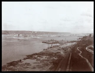 Utsikt over amerikanske krigsskip i Hudson River under prins Louis av Battenbergs besøk, 1905 (sølv gelatintrykk)