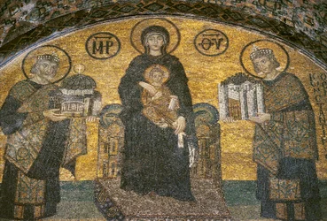Jomfru Maria med barnet mellom keiserne Justinian og Konstantin i Hagia Sofia