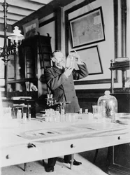 Honoré Charles Grimaldi, prins Albert av Monaco i sin studie