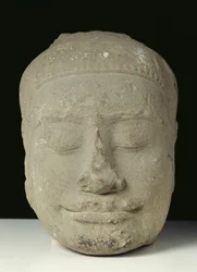 Buddha-hode med lukkede øyne, Angkor