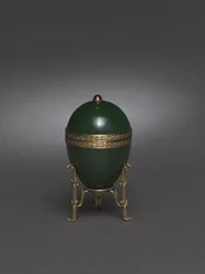 Jade Egg med stativ, etter 1900