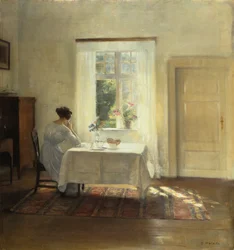 En kvinne sittende ved et bord ved et vindu, ca. 1900