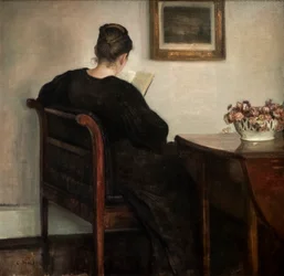 Interiør, lesende kvinne