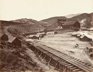 Eureka Quartz Mill and Flume, Nevada, 1875, trykt ca. 1876.