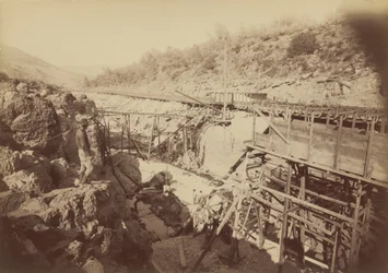 Sette inn heisen, Golden Feather, Oroville, 1891 (bilde)