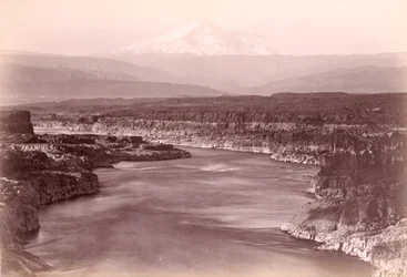 [Mount Hood sett fra The Dalles, Oregon]