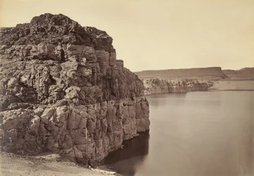 [The Dalles, høyeste og laveste vannstand, 92 fot] / [Øvre ende av Dalles, Columbiaelven, Oregon]