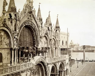 Hestene i basilikaen San Marco i Venezia - fotografi av C. Naya