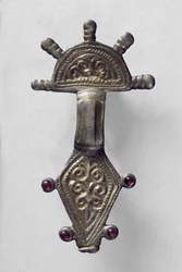 Strålende brosje, fra Marchelepot, Somme, sannsynligvis karolingisk, ca. 700-1000-tallet (forgylt kobberlegering)