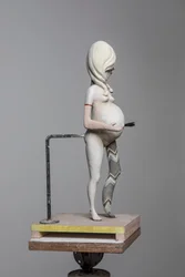 Degas-dukke 1, 2017 (malt harpiks, stål, tre)