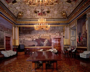 Sala Maccari, rikt dekorert med forgylt stukk og scener fra romersk historie, detalj av et panel som viser et romersk senat, 1882-88