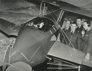 RAF-personell som lærte å fly i en flysimulator under andre verdenskrig, 1941.