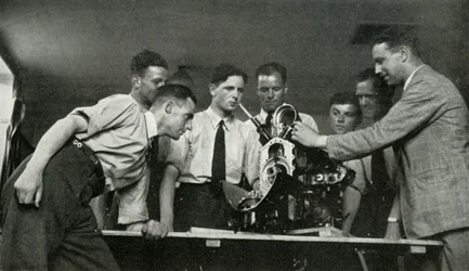 RAF-personell som mottok flymotorinstruksjon, 1941.
