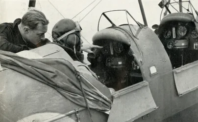 RAF-pilot lærte å fly under andre verdenskrig, 1941.