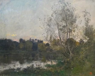 En innsjø i skogen i skumringen