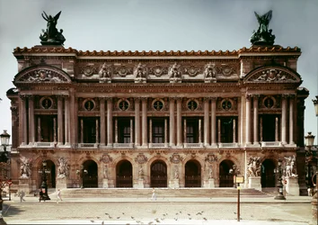 Utsikt over fasaden til operaen realisert av Charles Garnier (1825-1898) i 1875 i Paris
