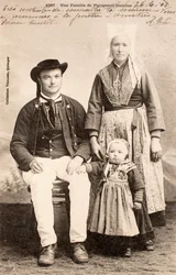 Gammelt postkort/Plougastel Daoulas-familien/Bretagne/Frankrike