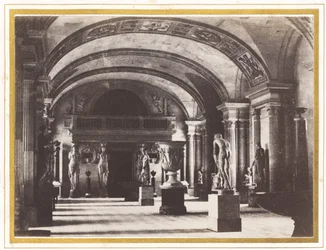 Karyatidenes sal, på Louvre-museet, ca. 1851 (bilde)