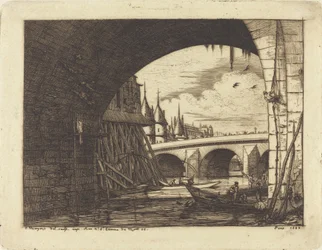 L'arche du Pont Notre-Dame, Paris (An Arch of the Notre-Dame Bridge, Paris)