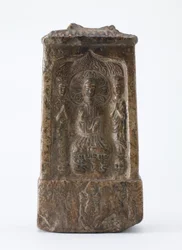 Buddhistisk tavle i form av en miniatyrhelligdom, divisjonsperiode, ca. 520 e.Kr
