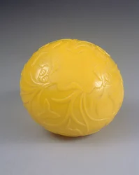 Utskåret skål, Qianlong-periode (1736-95) (farget glass) (se også 272124)