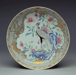 Fat malt med en langhalet fugl, klipper og blomster, Yongzheng-perioden, 1725-35