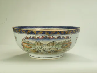 Famille roseskål med ovalt bladpanel som viser Foundling Hospital på 1750-tallet, Qianlong-perioden (1736-95) ca. 1790 (keramikk) (se også 294699)