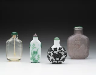 Gruppe med snusbokser, kinesisk, 18.-19. (glass)