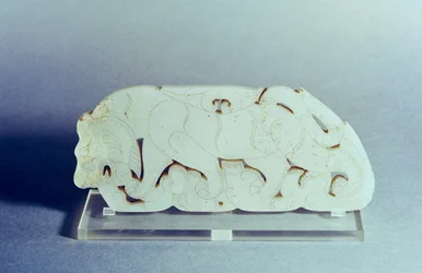 Plakett i form av en tiger, Han-dynastiet (206-220) (jade)