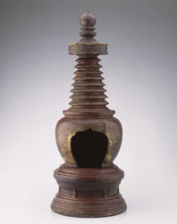 Stupa, Ming-dynastiet (1368-1644) (lakkert tre og gull)