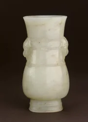 Fartøy med elefantformede ører, ca. 1100-1300-tallet
