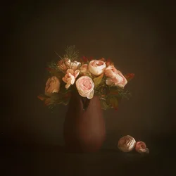 Stemningsfullt blomsterarrangement