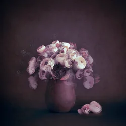 Stemningsfullt blomsterstilleben